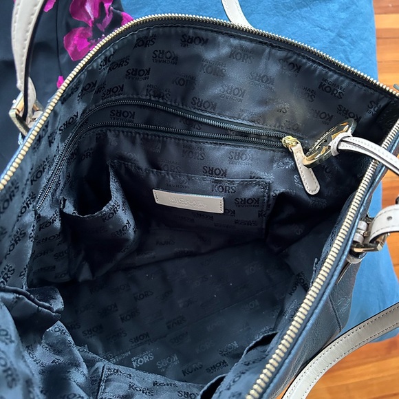 Michael Kors handbag - Picture 3 of 3